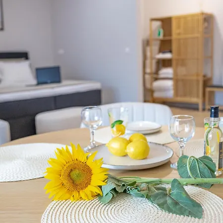 Apartment дизайнерско студио в модерна сграда -молимаркс делукс студио *